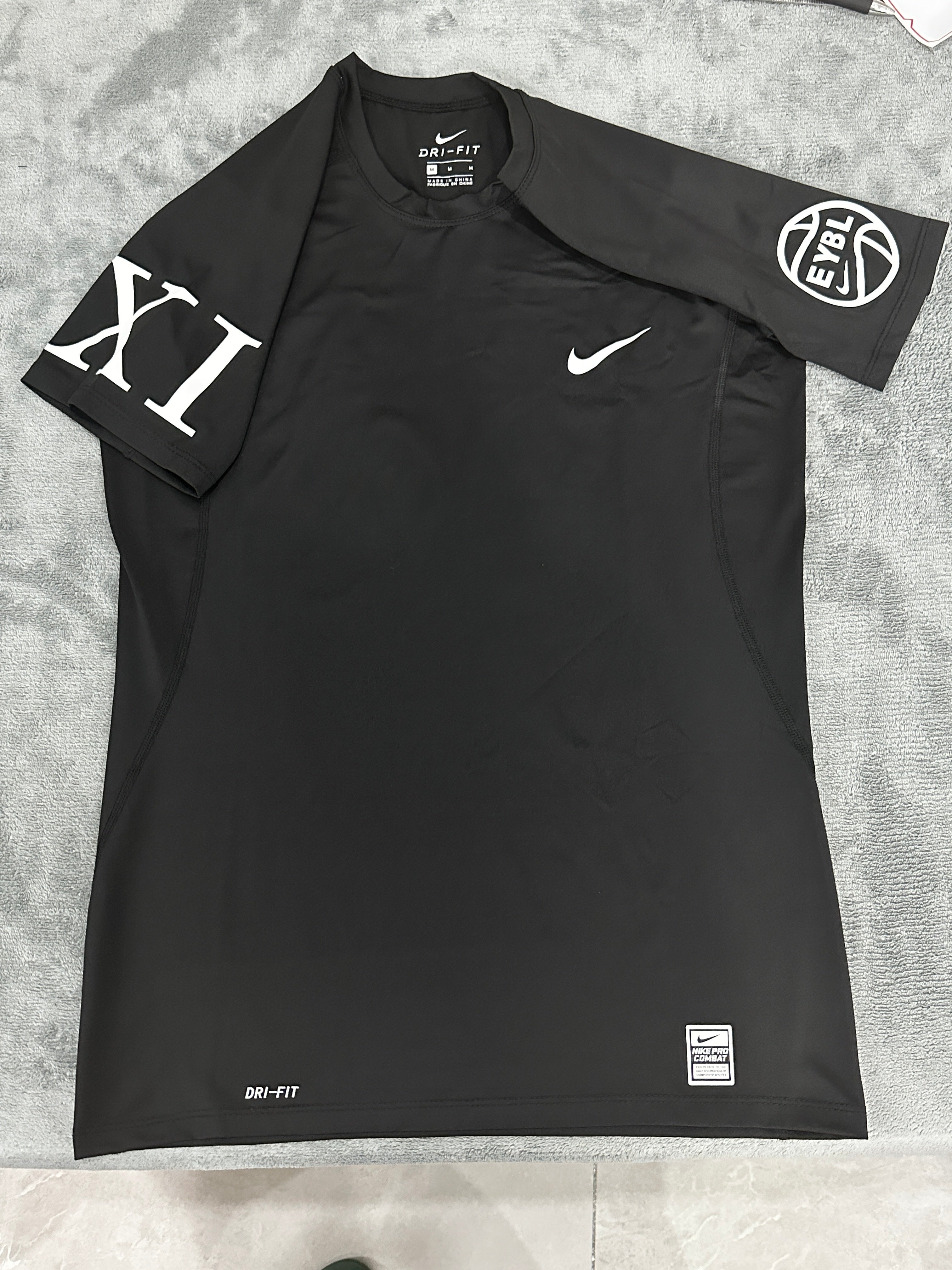 Front view of Compression Shirt Circuit "Elite" Compression, ideal for circuit, by courtkicks.